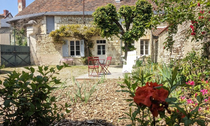 Verneuil-le-Chateau Cottage | Larigaudiereloirevalley: a gîte in castle country near Futuroscope