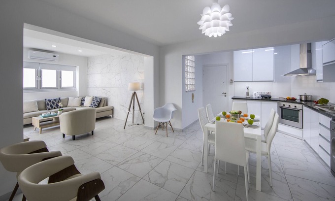 Larnaca City Centre Apartment | Larnaca Finikoudes Suite 405