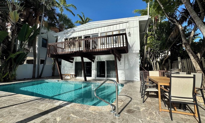 Hendricks and Venice Isles House | Las Olas Escape Duplex Beach-Pool-Sauna-Las Olas