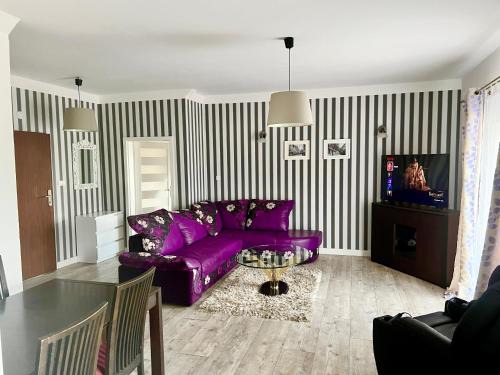 Slupsk Apartment | LAS SŁUPSKI PREMIUM PANORAMIC APARTAMENT NR8 Wifi Netflix Smart TV55 full kitchen double bathtub up to 4 people full pleasure quality stay