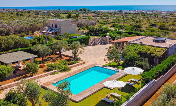 Salve Villa | LAST MINUTE 24 TO 31/8- Trullo Elios -Maldives of Salento with swimming pool and jacuzzi
