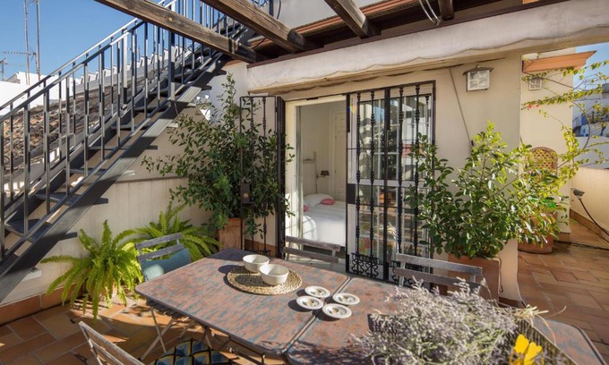 El Arenal House | Lateral Suite Rodo