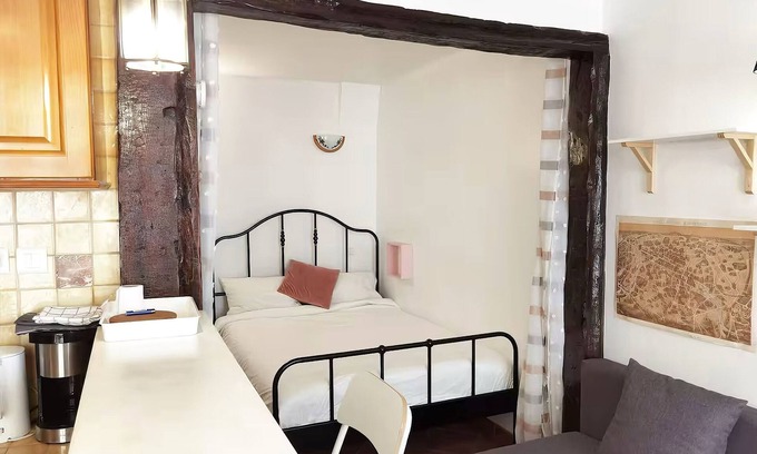 5th Arrondissement Apartment | Latin Quarter Stay for 4 near Panthéon/Near Metro/Paris Centre