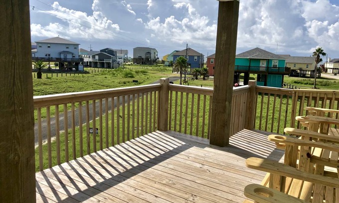 Port Bolivar House | Latitude Adjustment