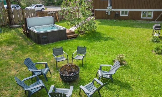 Val David Apartment | LAURA – Cozy Chalet with 4-Season Spa Val David