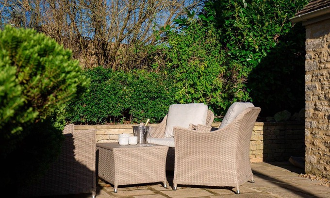 Coln St Aldwyns Cottage | Laurel Cottage - sleeps 4 guests in 2 bedrooms