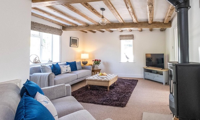 Blyford Cottage | Laurel Cottage - sleeps 4 guests in 2 bedrooms