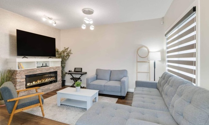 Southeast Edmonton Apartment | Laurel House Sudip 2805