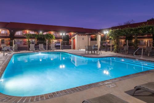 Salinas Hotel | Laurel Inn & Conference Center