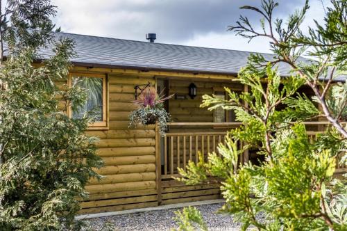 St. Florence Villa | Laurel Lodge - 2 Bedroom Log Cabin - St Florence