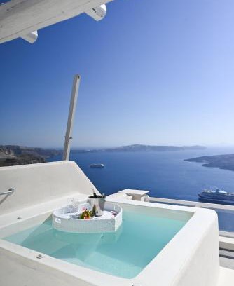 Fira Apartment | Lava On the Cliff