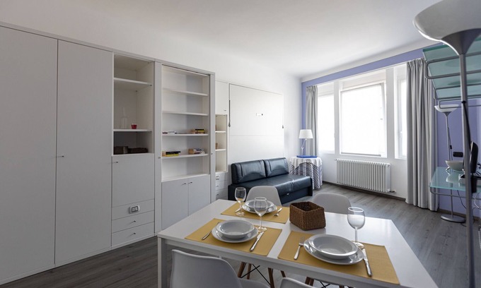 Stresa Apartment | Lavanda in the heart of Stresa, minutes from Lake Maggiore, terrace, WiFi, A/C