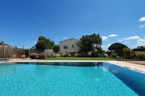 Pouzolles House | Lavande- Family Villa with Pool near Pezenas