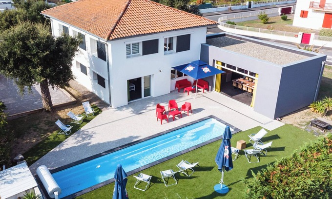 Tarnos Villa | Lavilla2laplage:shops, beach on foot, 7 bedrooms, living/dining room 95 m2