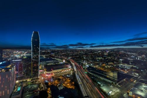 Downtown Los Angeles Apartment | Lavish High-Rise 2bed Apt in the Hearth of Downtown LA