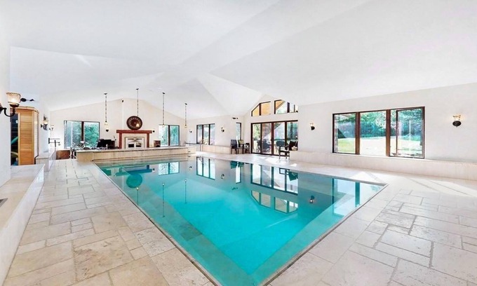 Halton Regional Municipality Villa | Lavish Villa with Indoor pool on a countryside estate