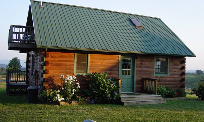 Lexington Cabin | Lazy Acres Log Cabins on a beautiful farm 5m from downtown Lexington. VMI W&L 5m