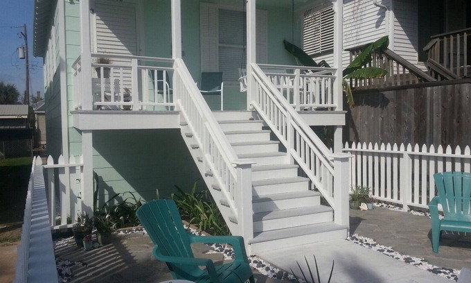 San Jacinto House | Lazy Days Cottage -