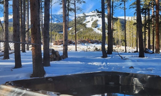 Warrior's Mark West House | Lazy Fox Lodge in National Forest View