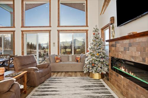 Palmer House | Lazy Mountain Guest House