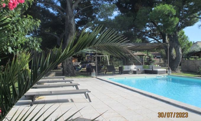 Noves Apartment | Le Beaulieu L 'OLIVIER Studio in villa with swimming pool