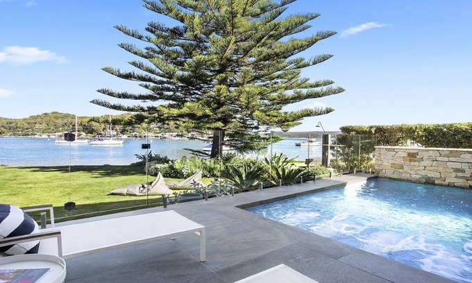 Booker Bay House | Le Booker Beachfront with Private Heated Pool