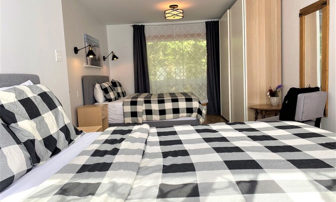Sainte-Lucie-des-Laurentides Ski Chalet | Le2140 - Spa and Beach - Chalets in the north