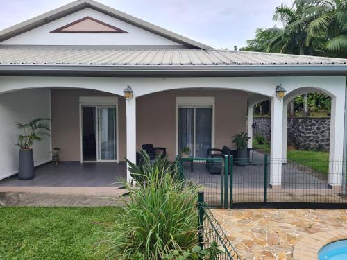Sainte-Rose House | Le Calouni