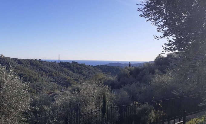 Imperia House | Le Casasse OLIVO - spacious country house amidst olive trees with sea view