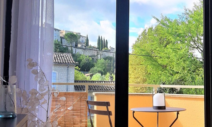 Vaison-la-Romaine Apartment | LE CEDRE * quiet apartment with loggia and garage close to downtown