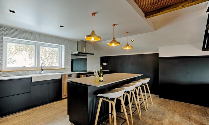 Falls Creek Apartment | Le Chalets- King of the mountain- sleeps 18 by ABM