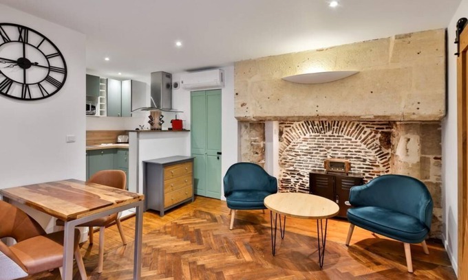 Perigueux Apartment | Le Charmant: Elegance and History at the foot of the Cathedral
