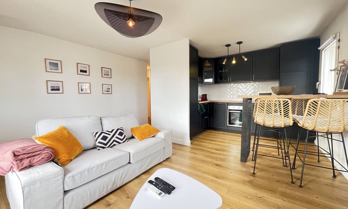 Soupetard Apartment | Le Charmant, Lumineux & calme - 2p/Parking/Balcon