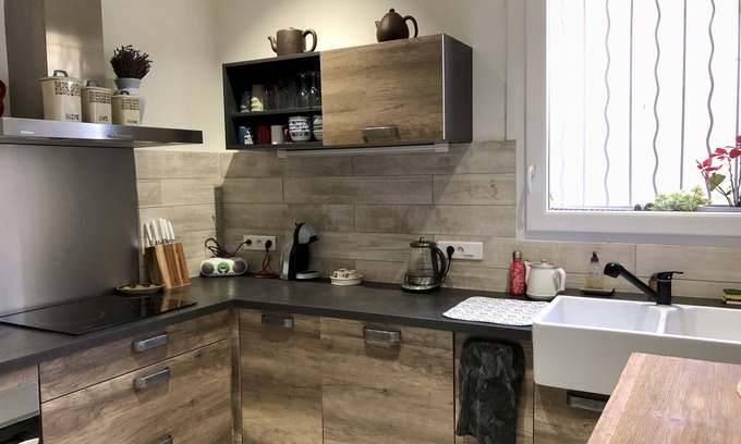 Couronne Urbaine Apartment | Le Charme du "tout à Pied" , Jardin Partagé, Wifi et Parking Gratuit