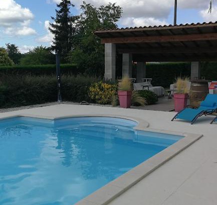 Rochefoucauld - Porte du Perigord Bed & Breakfast | Le cheminblanc suite parentale