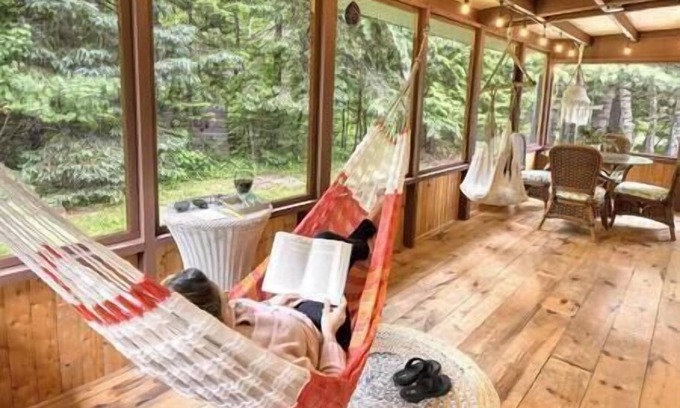 Brebeuf Ski Chalet | Le Chickadee | Cozy Fall, Hot Tub, Firepit, River View