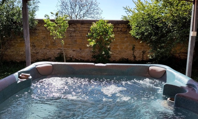 Saint-Germain-Nuelles Bed & Breakfast | Le Clos du Cher en Beaujolais