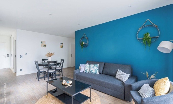 Clamart Apartment | Le Continental ~ Garden ~ Parking ~ Spacious