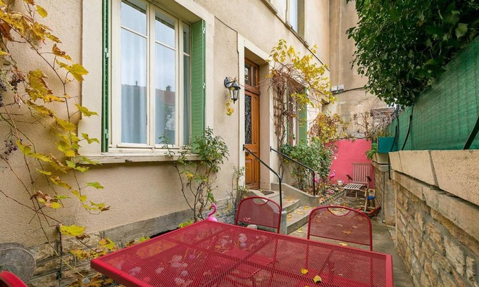 Faubourg North Apartment | Le daily painting- Appartement 2 chambres avec sauna et balnéo - SR Loc