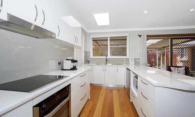 Woy Woy House | 'Le Dauphin' 2Km from beach