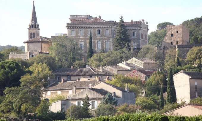 Suze-la-Rousse House | Le Devès, Holiday home, with swimming pool, terraced land