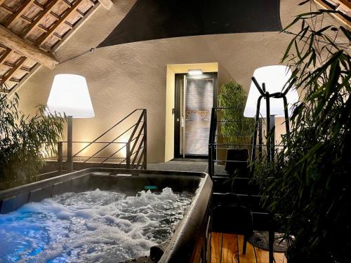 Jouey Hotel | Le Domaine des Prés Verts Suites & Chambres avec Jacuzzi Privatif