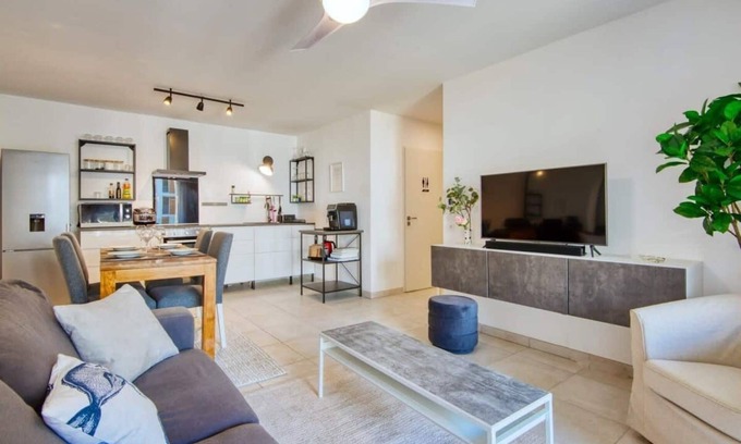 Couronne Urbaine Apartment | Le Fonction, furnished 4*, boxed parking