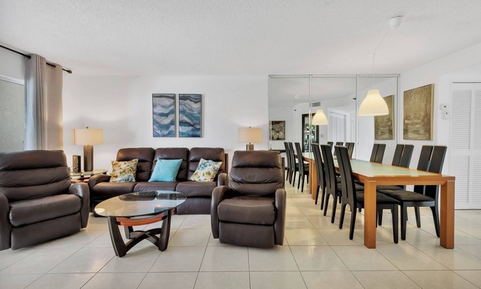 Sunny Isles Beach Apartment | Le Frontenac 204 (STR-01054)