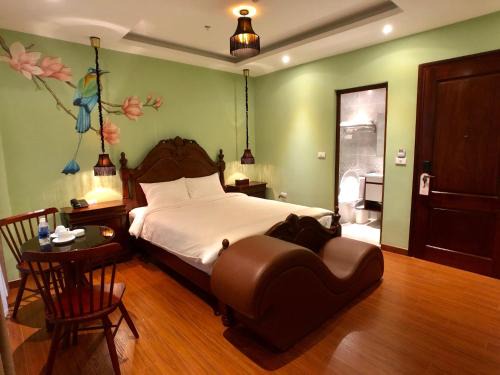 Trung Hoa Nhan Chinh Hotel | Le Grand Hanoi Hotel - The Oriental
