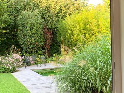 Dion-Valmont Apartment | Le Jardin d'Isa