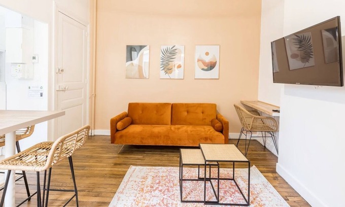 Republique Apartment | Le logement est composé de 1 chambres doubles et d'un canapé convertible