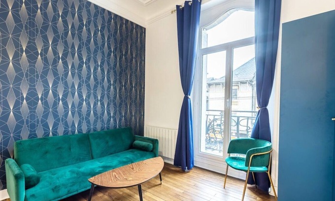 Republique Apartment | Le logement est composé de 1 chambres doubles et d'un canapé convertible