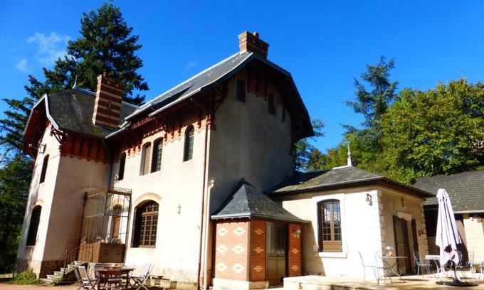 Clermain Bed & Breakfast | Le Manoir sur la Roche, 74, impasse du manoir, 71520 Navour sur Grosne D121