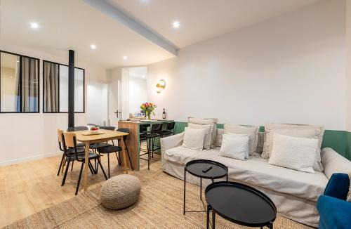 Strasbourg -Saint-Denis Apartment | Le Marais l 5BR & AC - Duplex Home in Paris